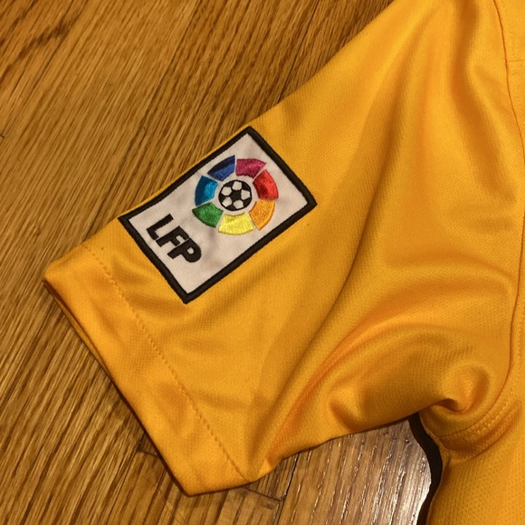 Nike men’s soccer jersey - Picture 3 of 10